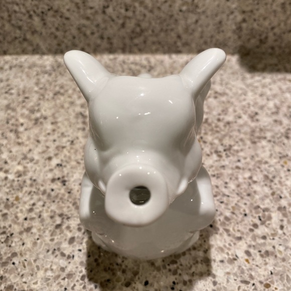 White pottery elephant salt/ pepper set with a elephant pitcher - Picture 4 of 6